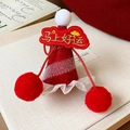 Détail de la pince à cheveux mini chapeau de fête rouge avec broderie dorée porte-bonheur - 25# Pince à Bec-Rouge-Chance Immédiate