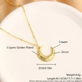 Collier lune dorée avec zircons et gravures géométriques sur une chaîne à perles - Pendentif Lune / Plaqué Or Véritable