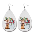 Nahaufnahme der Kunstlederohrringe in Tropfenform mit Rentier- und Schneemann-Motiv - Weihnachten Rentier Schneemann Stil