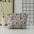 Blumige gesteppte Kulturtasche mit feinem Blumenmuster in einem stilvollen Setup - 27*6.5*17.5cm / Nostalgische Blumen (Ranken)