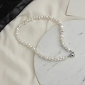 Collar de perlas de agua dulce vintage con cierre magnético de corazón plata en mármol - Collar Magnético