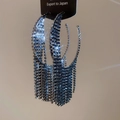Orecchini a cerchio blu scuro con lunghe nappe di strass e perni in argento ad alta brillantezza - 37-Perno in Argento-Canna di Fucile-Nappa Cerchio Colore Magico