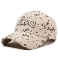 Casquette beige ARQ avec imprimé floral noir et logo brodé 3D en vue latérale - Réglable / Beige Clair