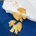 Gouden ginkgoblad oorknopjes met 18K vergulding op getextureerd roestvrij staal - Roestvrij staal / 18K Goud