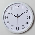 Reloj de pared silencioso de plástico blanco de 12 pulgadas con números árabes negros y cuarzo - Blanco