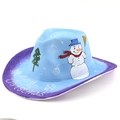 Detail eines blauen Weihnachts-Cowboyhuts mit Schneemann-Motiven und Merry Christmas Schriftzug - M (56-58cm) / Schneemann-Druck (Blau-Violett-Verlauf)