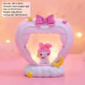 Luce notturna a cuore in resina rosa con simpatica statuetta e fiocco su base nuvola - Stile Lampada a Cuore Rosa Heidi Coniglio (985-6) / A manovella / Rosa