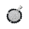 Dettaglio del ciondolo medaglia di San Benedetto in argento con perline nere sfaccettate - Cristallo Nero Platino
