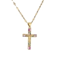 Collana con croce placcata in oro con zirconi colorati e dettagli in rilievo di Gesù - Gesù Crocifisso con Zirconi Colorati (CN001565YS Colore)