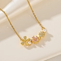 Collier papillon doré élégant avec fleur de cristal rose et perles sur soie de luxe - Fleur en Cristal Rose (F208)