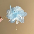 Horquilla de flor de tela azul con borla de perlas y horquilla en forma de U dorada - Degradado Azul Blanco