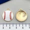Pendentif baseball émaillé blanc avec coutures rouges et dos texturé doré pour bijoux - Petit Softball Blanc (19633)
