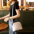 Borsa a tracolla a conchiglia in pelle bianco crema con sottile cinturino regolabile - S59 Bianco Latte (Grande)