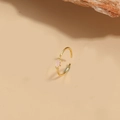 Verstellbarer Ring mit 14K Goldbeschichtung, Textur und ovalem rosa Edelstein - Hellrosa