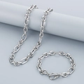 Vista dettagliata del set di collana e bracciale a catena spessa in argento con chiusura OT - Bracciale Argento / 21cm