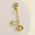 Llavero de estrella de mar y concha dorada con perlas y cierre de mosquetón de lujo - Estilo C - Estrella de Mar Concha