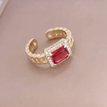 Vintage verstellbarer Goldring mit rechteckigem rotem Zirkon und glitzerndem Diamanthof - Einstellbar Offen / Rot