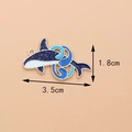Blauer Wal-Emaille-Anhänger mit Goldglitzer und Größenangaben 3,5 cm x 1,8 cm - Blauer Delfin / 3.8CM×1.8CM