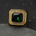 Anello da uomo in acciaio dorato con grande pietra verde taglio smeraldo e diamanti - US 7 / Pietra preziosa verde / Oro