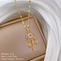 Collier attrape-rêves doré avec glands en plumes de zircon sur fond de soie luxueux - Style Attrape-rêves (D406)