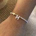 Bracciale di perle di cristallo con cuore dorato e ciondolo lettera H in conchiglia - Lettera H