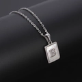 Halskette aus Silber-Edelstahl mit Muscheleinlage und rechteckigem Anhänger Buchstabe B - Silber Buchstabe B