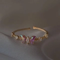 Bague dorée ajustable avec papillon violet iridescent et incrustation de pierres - Or / Style Papillon Violet Irisé (Style 45)