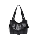 Borsa tote gotica in pelle martellata nera con croce argentata su uno sfondo bianco - Nero