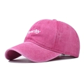 Dettaglio del ricamo peachy sul cotone lavato del berretto da baseball vintage - Rosa Rosso