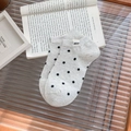 Chaussettes courtes en coton gris clair à pois noirs avec étiquette 'Nice' brodée - Taille unique / Gris Beige