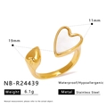 Detalle del anillo de corazón en oro de 18K con medidas y peso de 6,1g en acero inoxidable - Estilo Abierto Mini Corazón (NB-R24439)