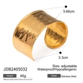 Bracciale rigido regolabile in acciaio inossidabile dorato con trama a onde martellate - Onda Larga Martellato Oro (JDB2405032)