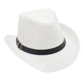 Λεπτομερής όψη λευκού ψάθινου καουμπόικου καπέλου με μαύρη κορδέλα και αγκράφα - Ένα μέγεθος / Λευκό