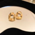 Goldene rechteckige hohle Ohrringe mit Sonnenstrahl-Textur auf einer Spiegelfläche - Stil 3 Gold Hohl Quadratisch - Silver Earring Post