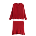 Elegante conjunto de punto rojo para mujer con cárdigan de manga larga y falda con volantes - S / Rojo