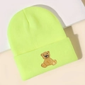 Neon gele geribbelde gebreide muts met schattige beerborduring voor de winter - Eén maat / Neon Geel