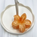 Molla per capelli a forma di fiore arancione in resina su vassoio bianco - 8cm / Arancione Champagne
