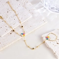 Goldenes Armband-Ring-Set mit bunten Emaille-Blütenblättern und schwarzen Perlen für Damen - Handschmuck