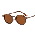 Retro square sunglasses featuring tortoiseshell frames and gradient brown lenses - C3 Leopard Frame Tea Lenses