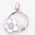 Pendentif marguerite en émail blanc avec finition argentée et zircons cubiques - Style R / Or blanc