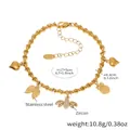 Detail eines goldenen Bambusketten-Armbands mit Herz-, Bienen- und Eulenanhängern - Gold DIY Charm-Armband (Herz/Feder/Biene/Eule)