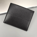 Portefeuille court pour homme en cuir grainé noir avec détails texturés micro-perforés - Noir A (Gaufrage à Rayures Horizontales)
