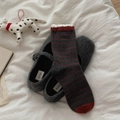 Calze grigie invernali a righe rosse e scarpe Mary Jane in morbido peluche caldo - Taglia unica / A righe