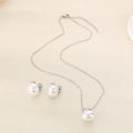 Set collana e orecchini in acciaio inossidabile con pendenti in conchiglia ovale bianca - Colore Acciaio (KS221845-GC)