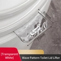 Toilettensitzheber in transparentem Weiß mit Wellenstruktur und Silberemblem - Einzelstück / Klarweiß