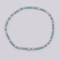 Pulsera boho hecha a mano con cuentas azul cielo y detalles en cobre dorado - Cuentas Azul Claro Oro