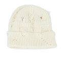 Detalle del gorro de punto crema con agujeros desgastados y textura de canalé fino - Blanco
