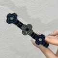 Elegante fermaglio per capelli floreale con cristalli blu navy e grigi su base nera - Trifoglio Blu Grigio Scuro