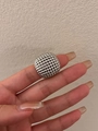 Silberner quadratischer Ring mit hohlkugeligem Matrix-Design und Polier-Finish - Silberner Ring