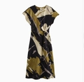Dettaglio di un abito midi in raso con stampa floreale astratta retrò in verde scuro - XS / Nero con motivo floreale